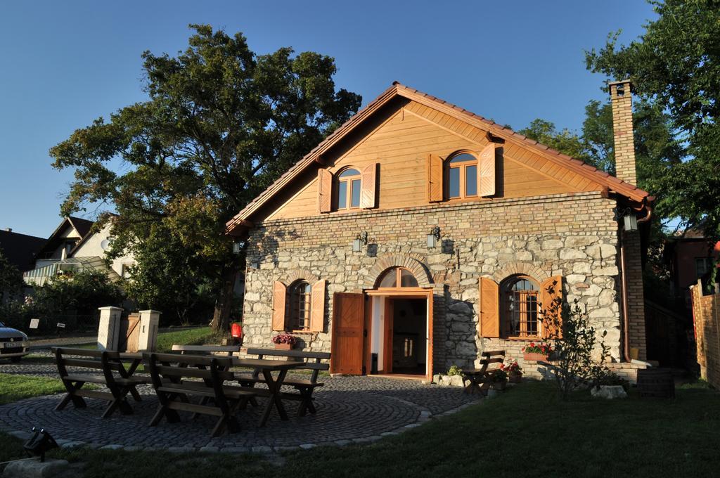 Cifrapince Es Vendeghaz Villa Tordas Bagian luar foto